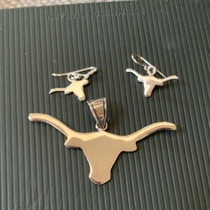 Longhorn Stylish sterling Silver 
 Pendant and Earrings Set. 925 STG